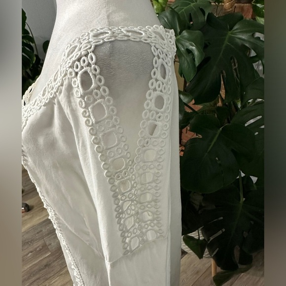 🛍️ Solitare Cold shoulder Lace trimmed top size Medium - Picture 5 of 11
